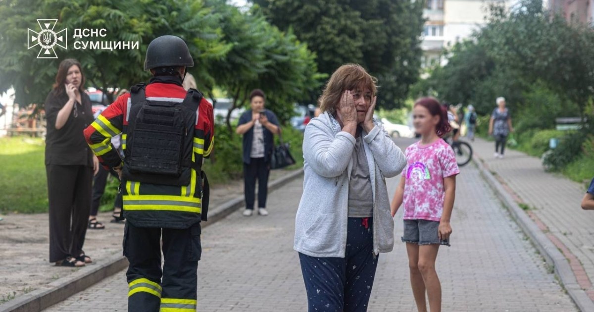 Цивільне торговельне судно горить у Чорному морі після удару російського дрона 14 липня 2026 року