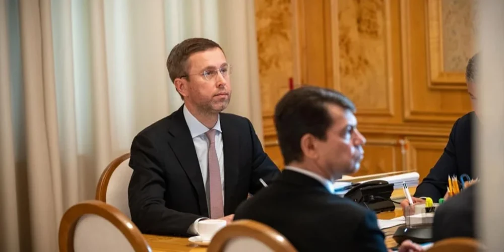 Люди ховаються в метро під час російської ракетної атаки по Києву 30 липня 2026 року