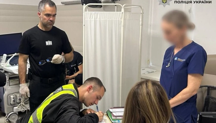 Робочий кабінет гінеколога приватної клініки, візуалізація без ідентифікації установи