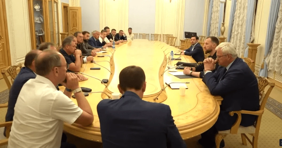 Андрій Сибіга та Євгеній Хмара на зустрічі з народними депутатами, Київ, 18 серпня 2026 року