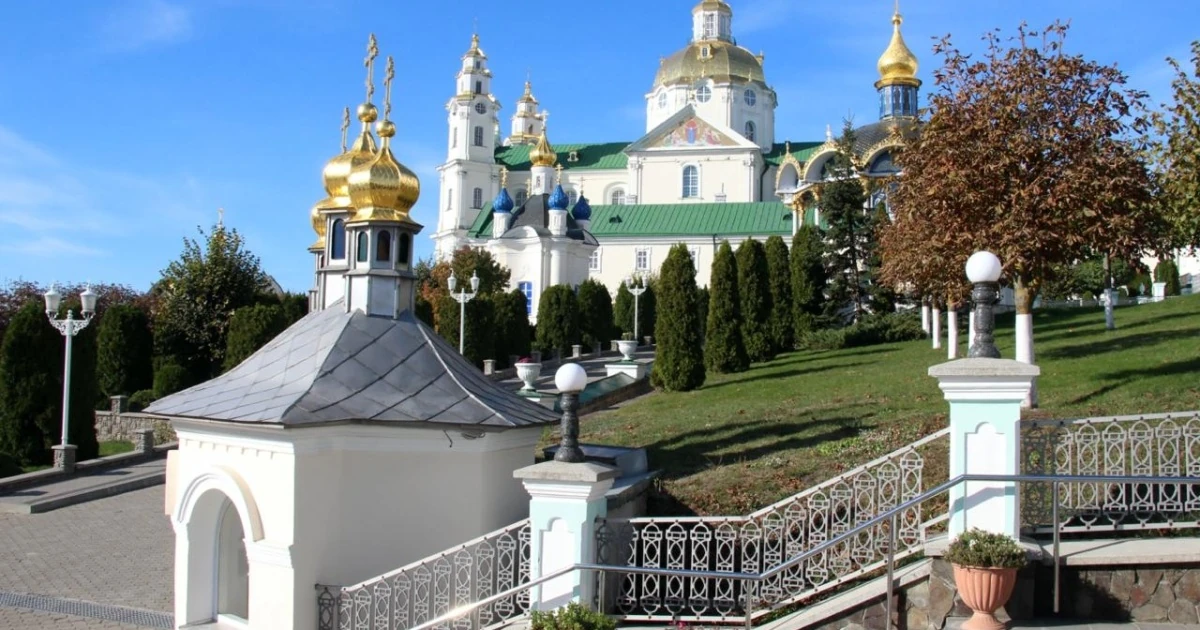 Українські рятувальники працюють на місці російського удару по Успенському собору Києво-Печерської Лаври