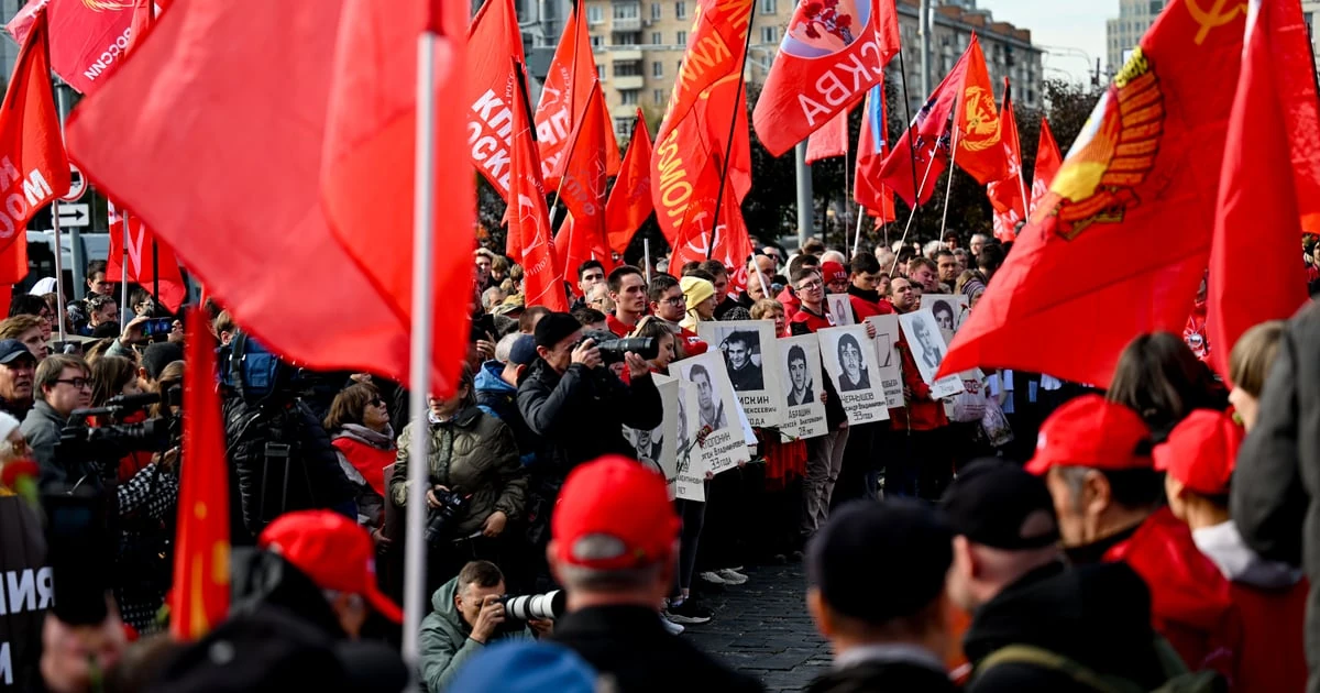 Поліція біля учасників мітингу КПРФ у Москві 5 жовтня